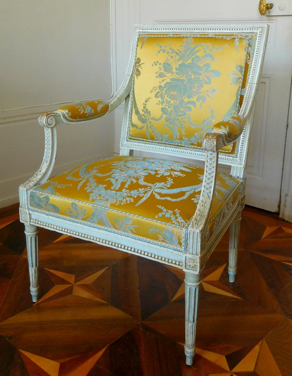 Pluvinet : mobilier de salon 4 pièces d'époque Louis XVI, damas de soie jaune - estampillé